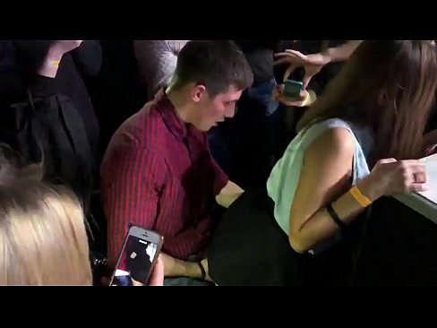 ❤️ Sexe real en una discoteca russa. Noia russa de 18 anys a l'anus i la vagina follada en una discoteca ❌ Fota al ca.pornobot.ru